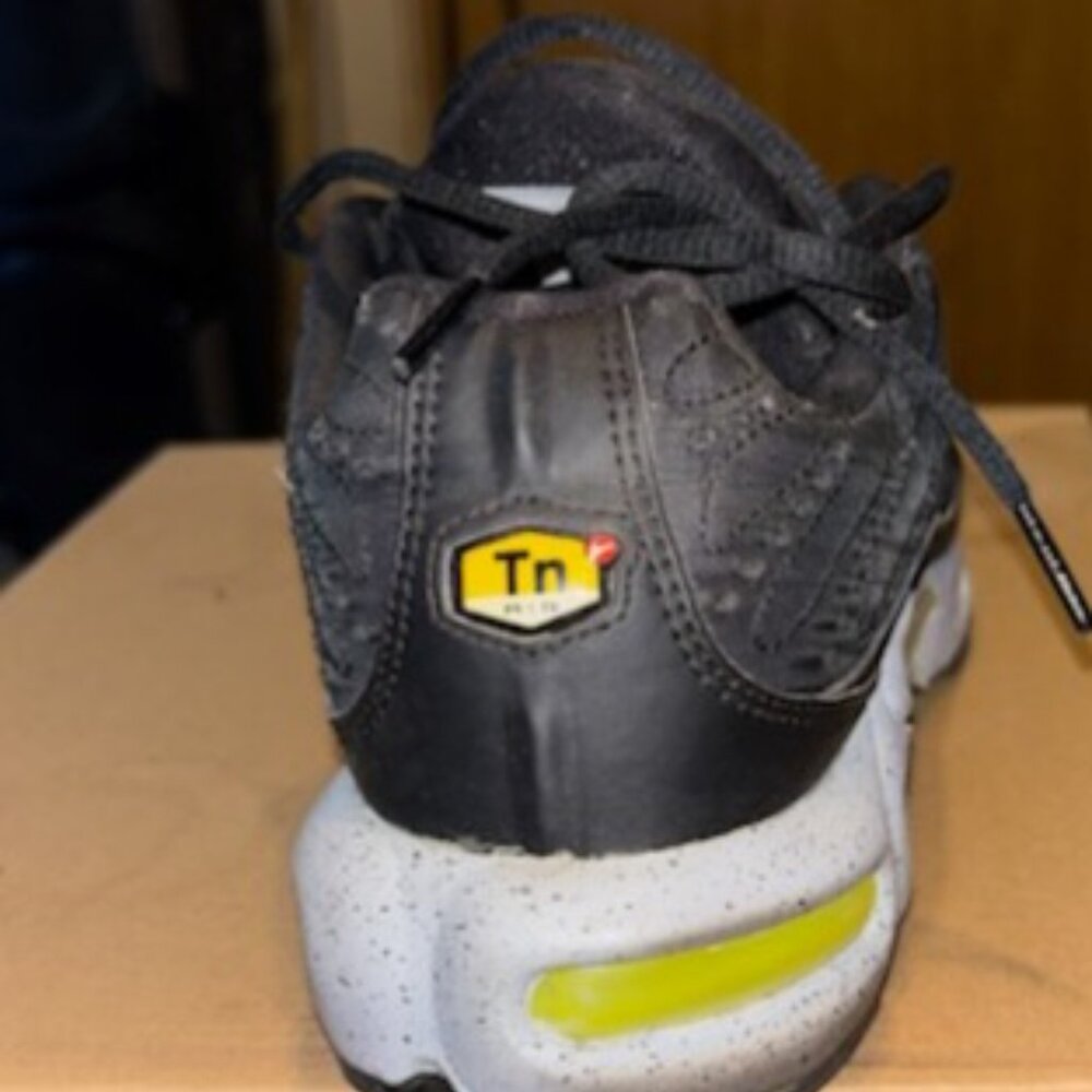 Nike - Picture 2 of 2